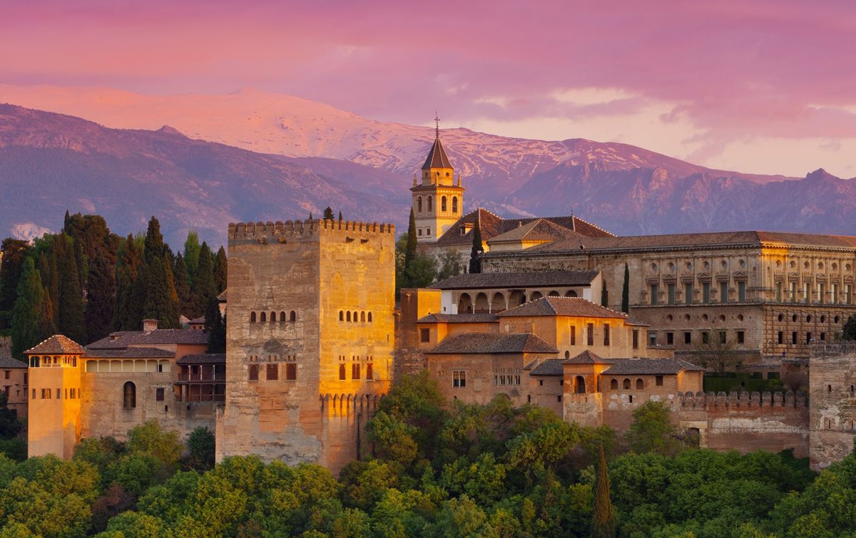 Granada und die Alhambra sind mit einander untrennbar verbunden Granada und die Alhambra sind mit einander untrennbar verbunden
